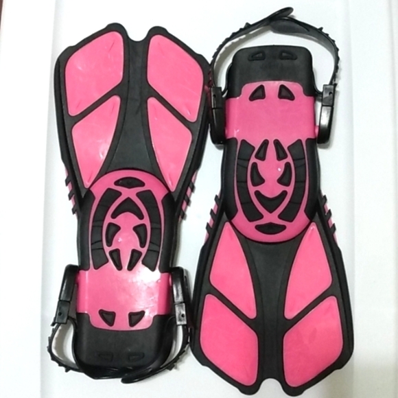 FELNATS PINK & BLACK SNORKELING AND DIVING FINS KIDS SIZE SM/MED - Picture 3 of 5